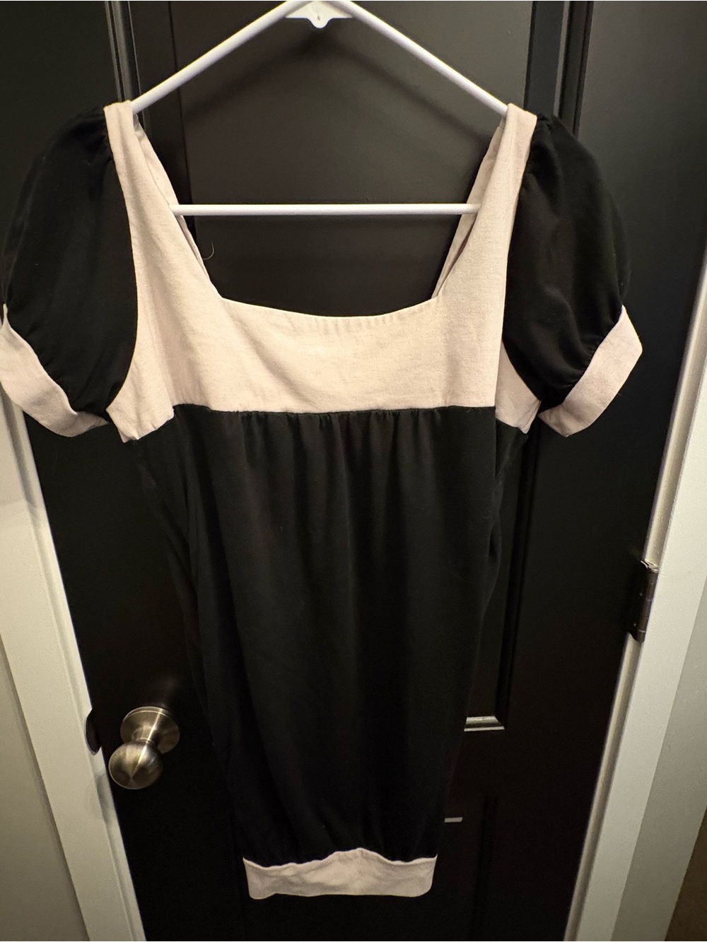 Square-Neck Puff Sleeve Blouse in Black and Cream